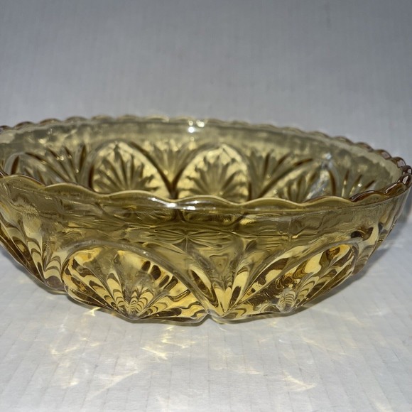 Depression Glass Amber Gold Serving Bowl Sunburst Scalloped Vintage Top 8" dia - Picture 3 of 4